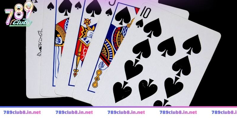 Giao diện chuyên mục game bài trực tuyến bố cục rõ ràng